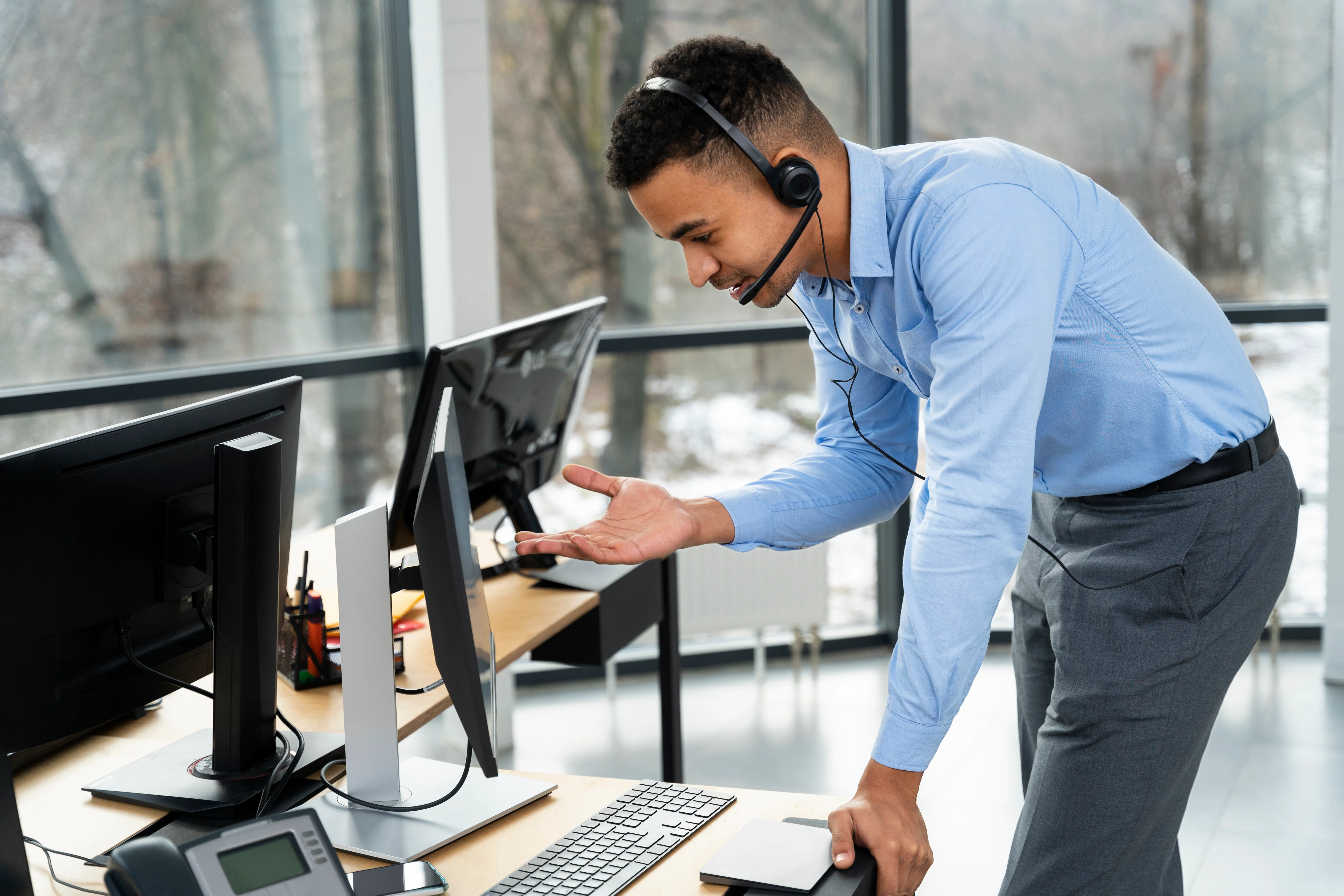 close-up-person-working-call-center